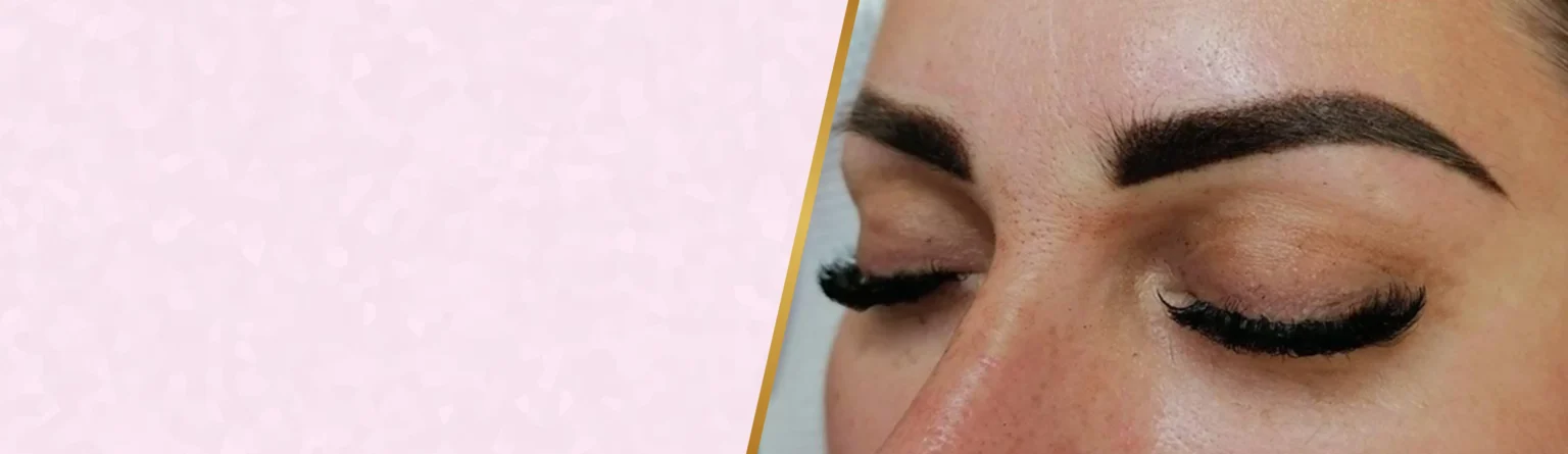 Naturalny efekt makijażu permanentnego brwi