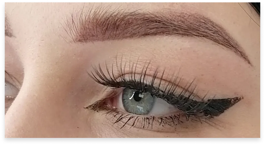 Makijaż permanentny – kreska eyeliner